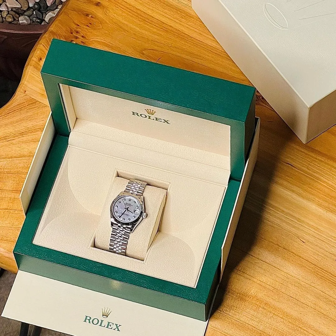 Rolex Datejust dans son écrin vert