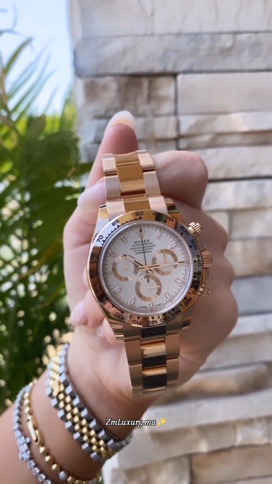 Rolex Daytona or rose au poignet