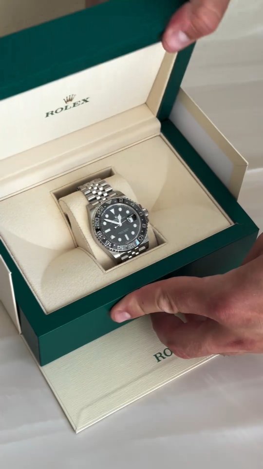 Rolex cadran noir dans son écrin